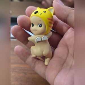 Cat Looking Back Sonny Angel